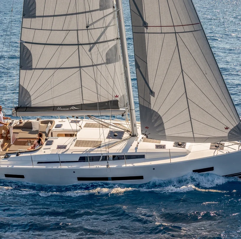 Voilier de la marque Hanse sur lac