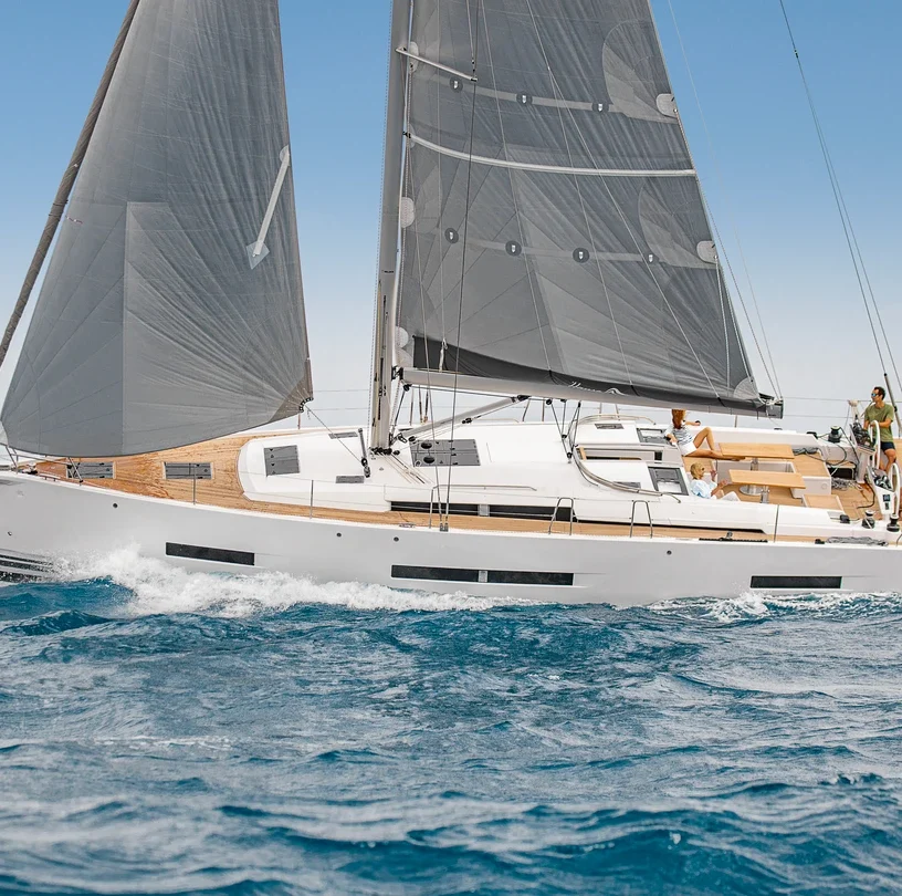 Voilier de la marque Hanse sur lac en Suisse